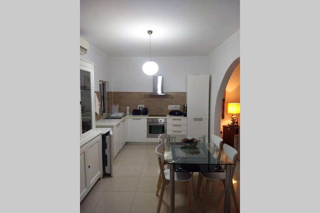 Confortable And Quiet Apartment In St. Julian St. Julian's Zewnętrze zdjęcie